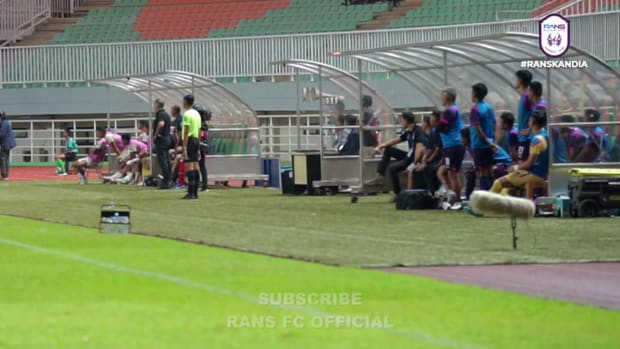 Bench cam: Touchline reactions vs Persija